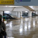 Au total, 600 mm d'eau (soit 600 litres d'eau par mètre carré) se sont abattus en 24 heures, soit un quart des précipitations moyennes annuelles à Hong Kong.
